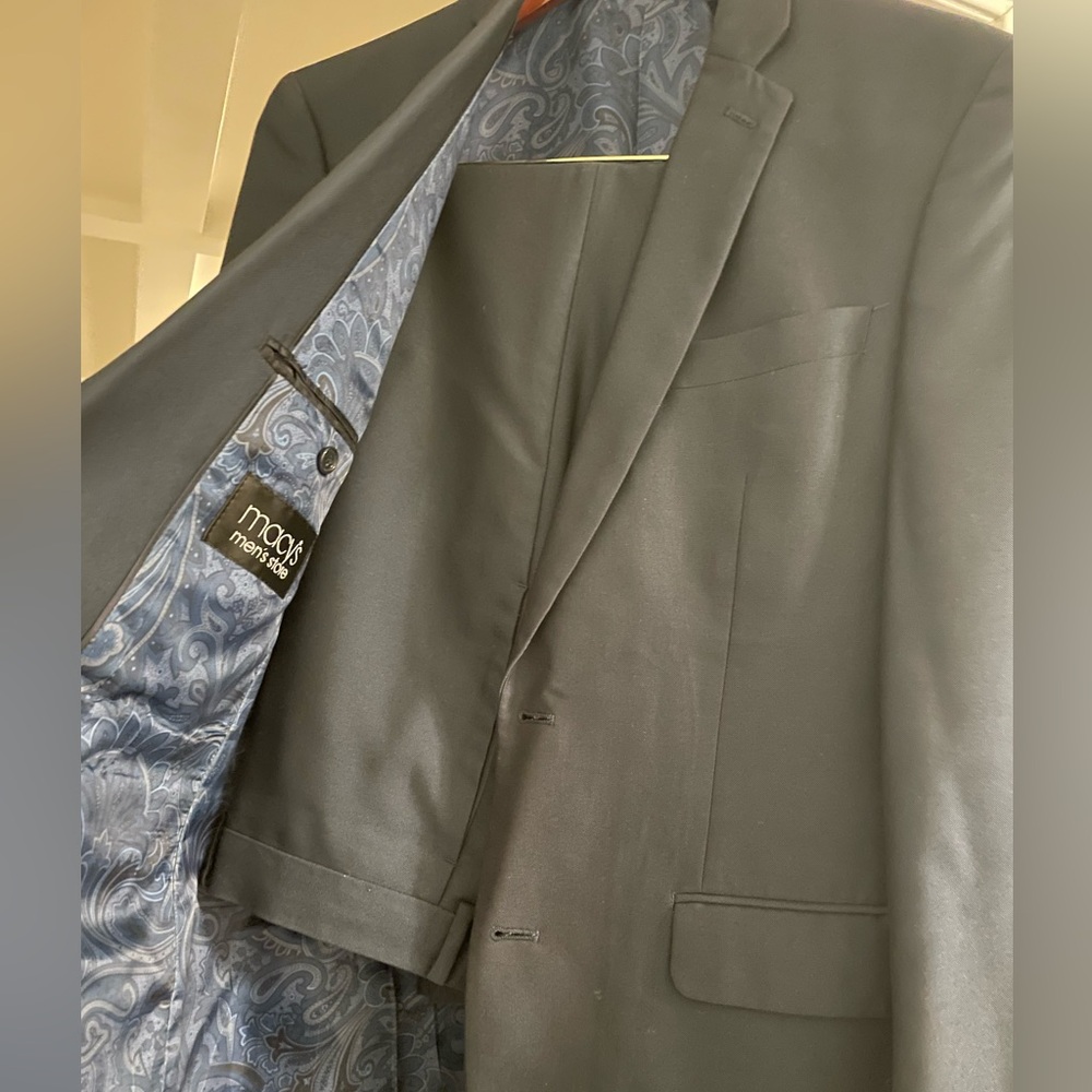 Men’s Navy Blue Suit and Pants - Picture 3 of 4